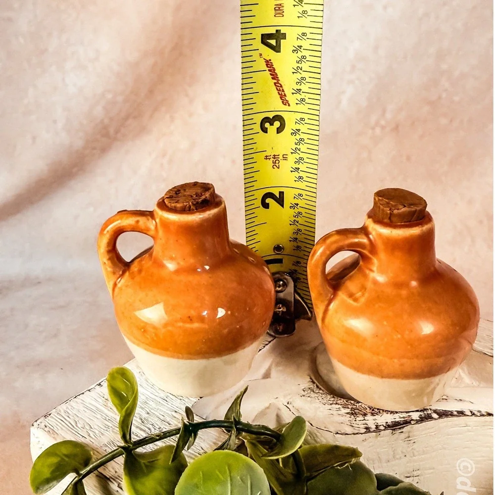 Ceramic‎ Souvenir Kentucky Salt and Pepper Shakers